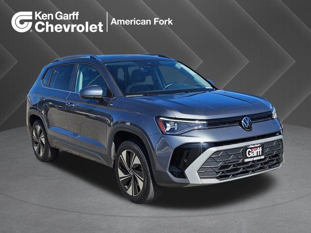 2025 Volkswagen Taos SE 4Motion