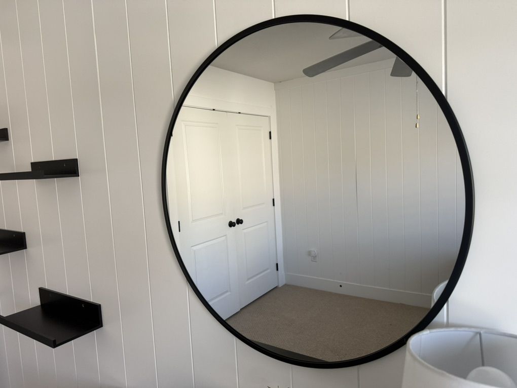 Large Round Black Mirror — Modern Minimalist Style