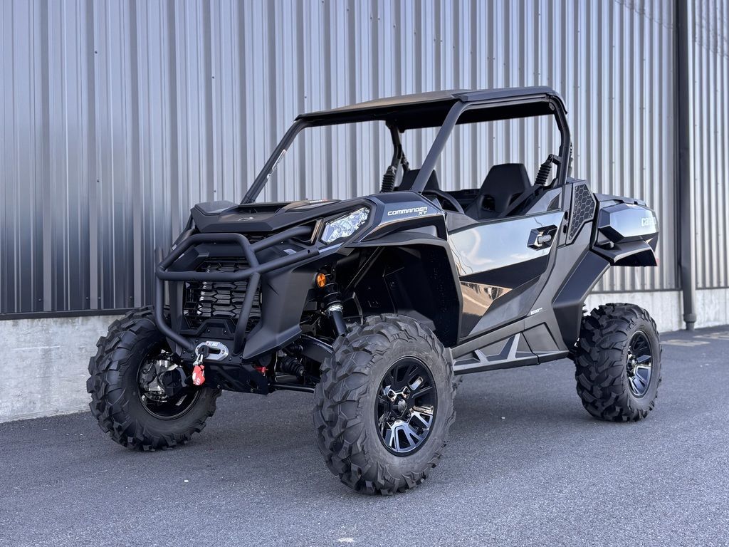 2026 Can-Am Commander XT 1000R Triple Black - B027