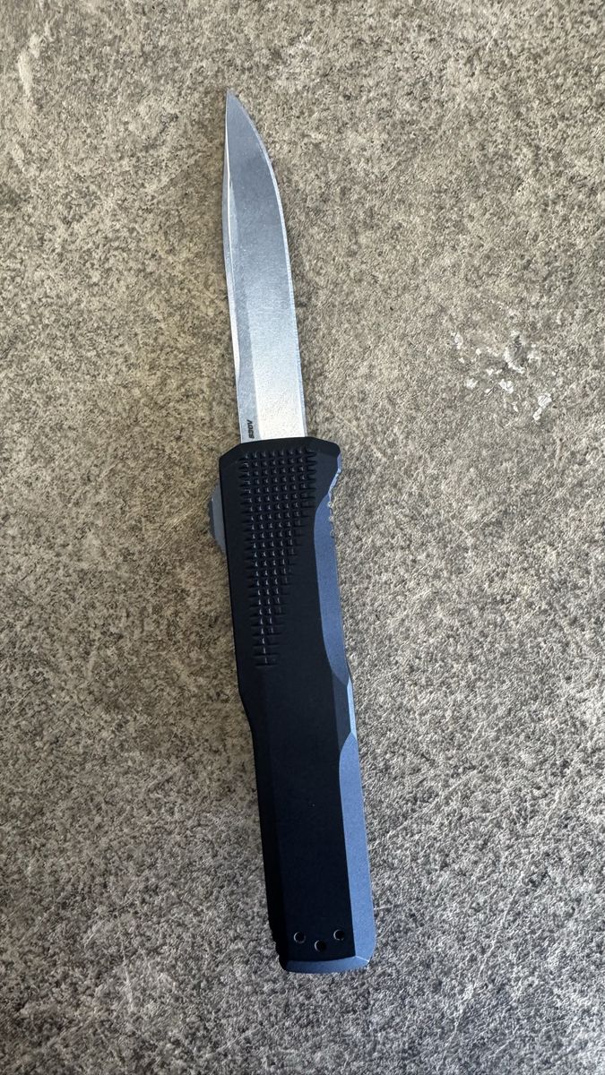 Benchmade Phaeton 4600 OTF Knife S30V Steel Black Handle