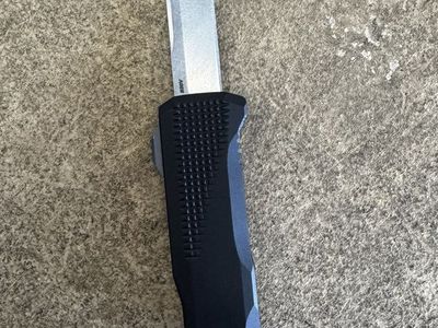 Benchmade Phaeton 4600 OTF Knife S30V Steel Black Handle