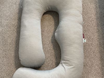 Momcozy pregnancy pillow