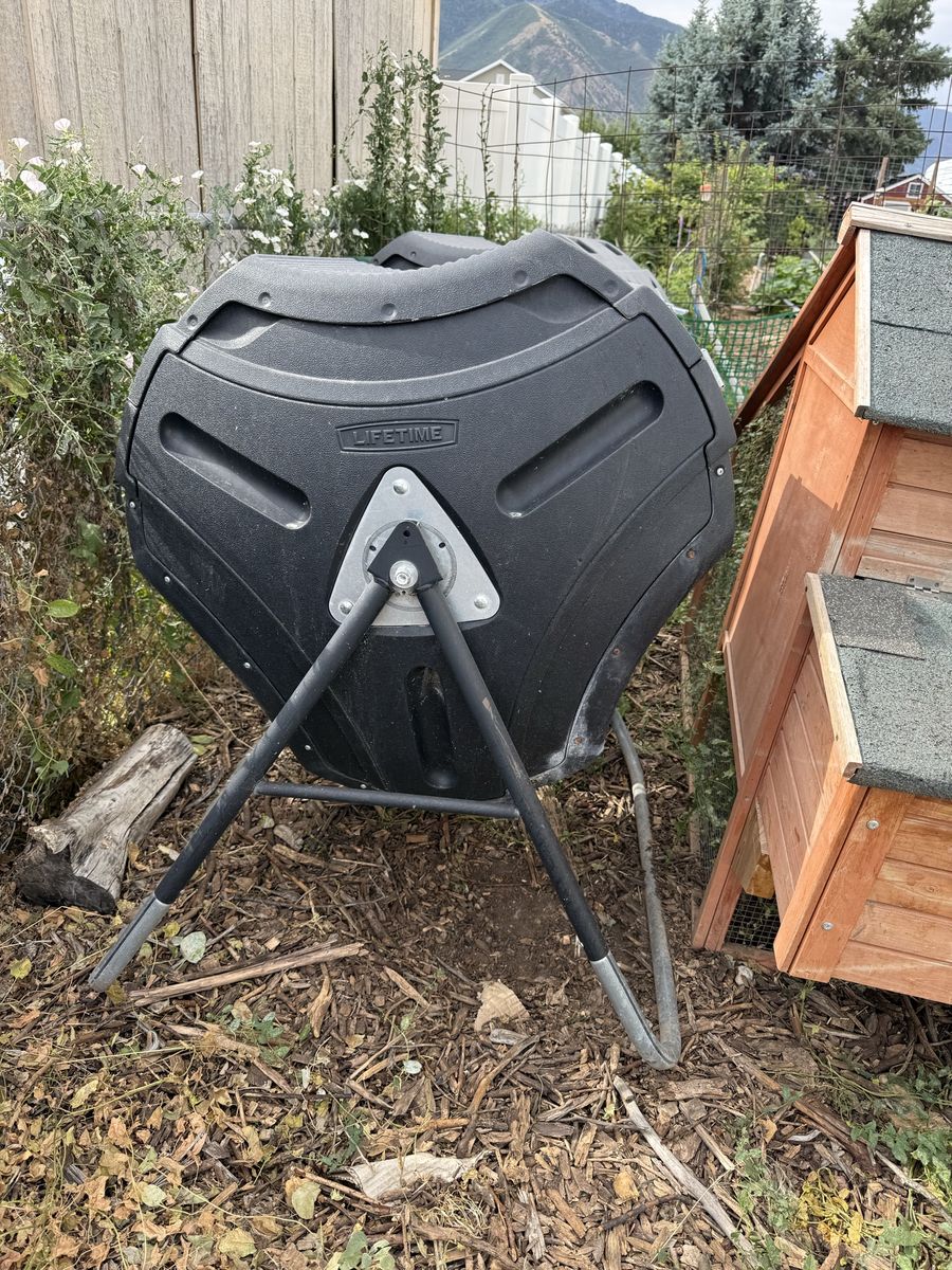 Lifetime 60058 Compost Tumbler, 80-Gallon Rotating Drum Composter