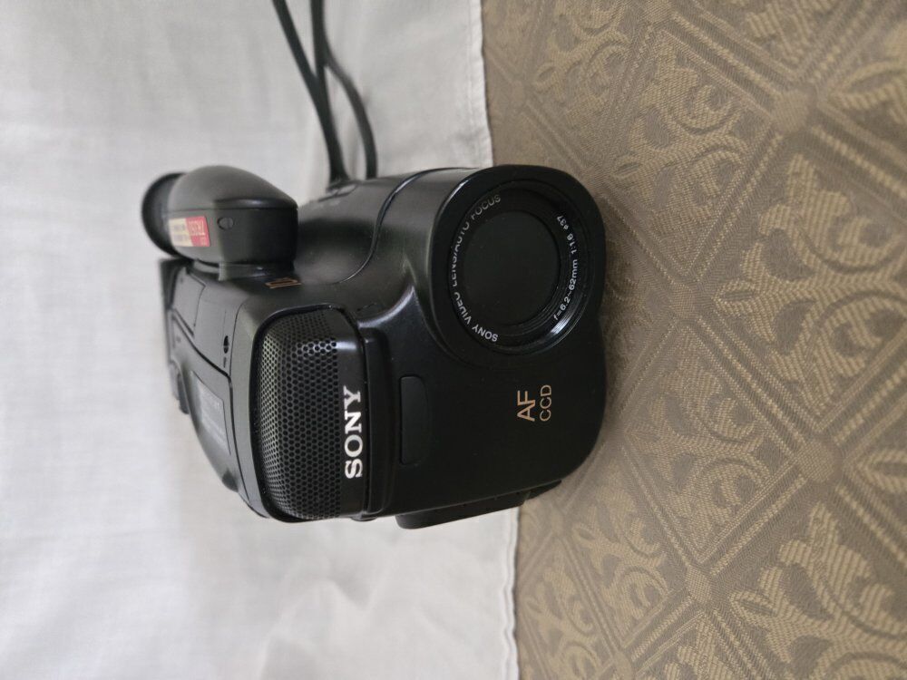 Sony Video 8 HandyCam  Video Movie Camera Recorder with Carry Case and Attachments