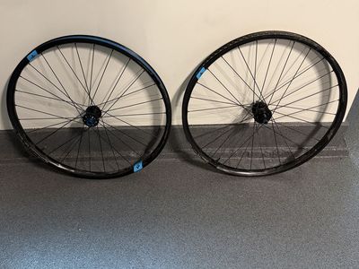 Forge+Bond 30 AM Carbon Wheelset – Project321 Hubs - Excellent Condition