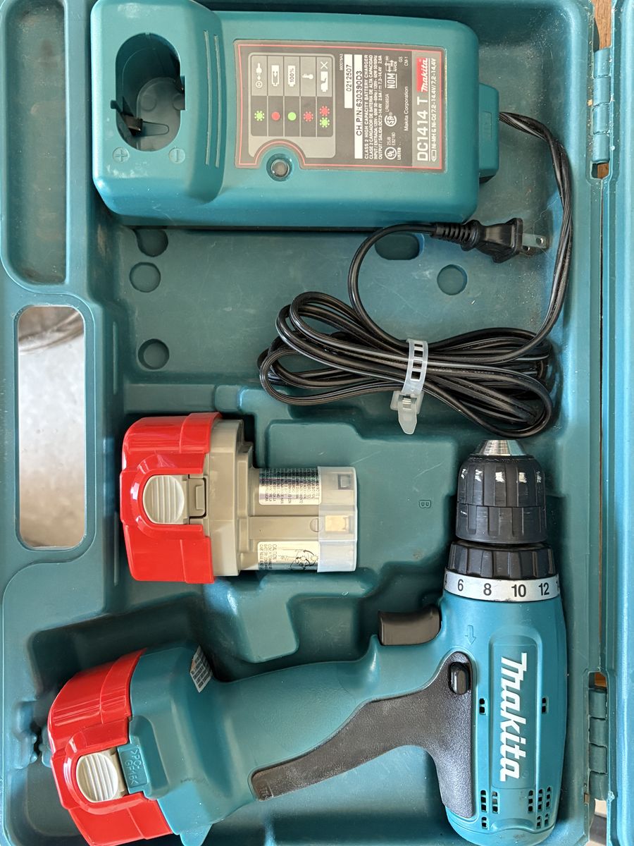 Makita Cordless Drill Driver Set with 2 Batteries Charger and Hard Case