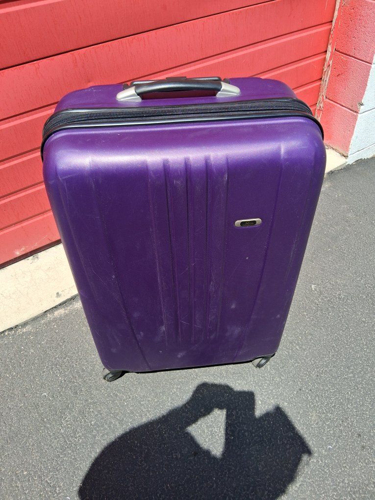 Skyway Hard Plasic Large Luggage Suitcase Good!