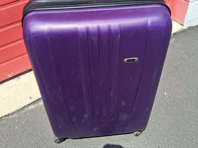 Skyway Hard Plasic Large Luggage Suitcase Good!