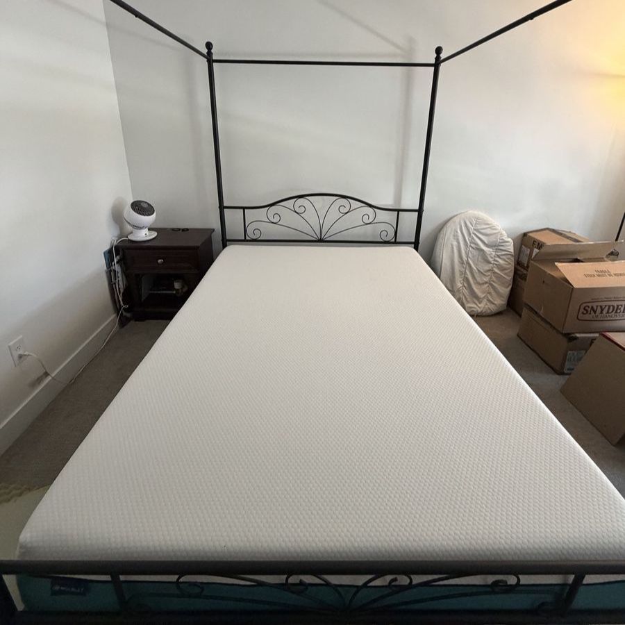 Yaheetech Queen Canopy Bed Frame & Molblly Queen Mattress - Excellent Condition, Non-Smoking Home