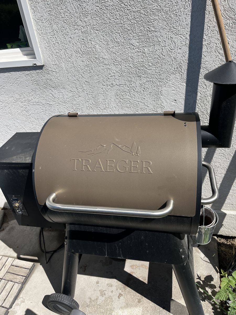 Traeger Pellet Grill - Needs Repair (Doesn't Stay Warm) - Pickup in Provo
