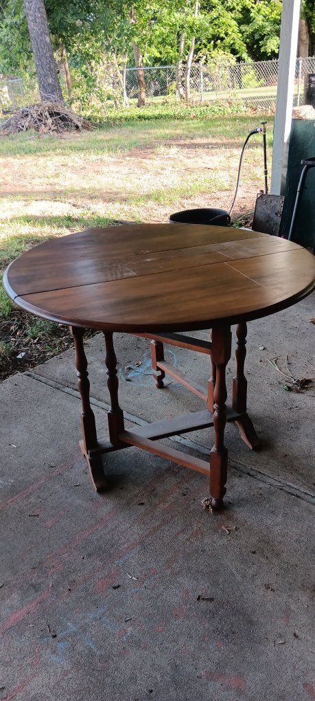 Antique Maple Gateleg Table