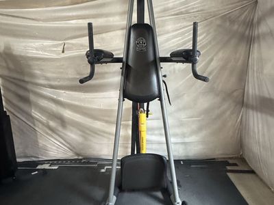 Gold's Gym Pullip Bar