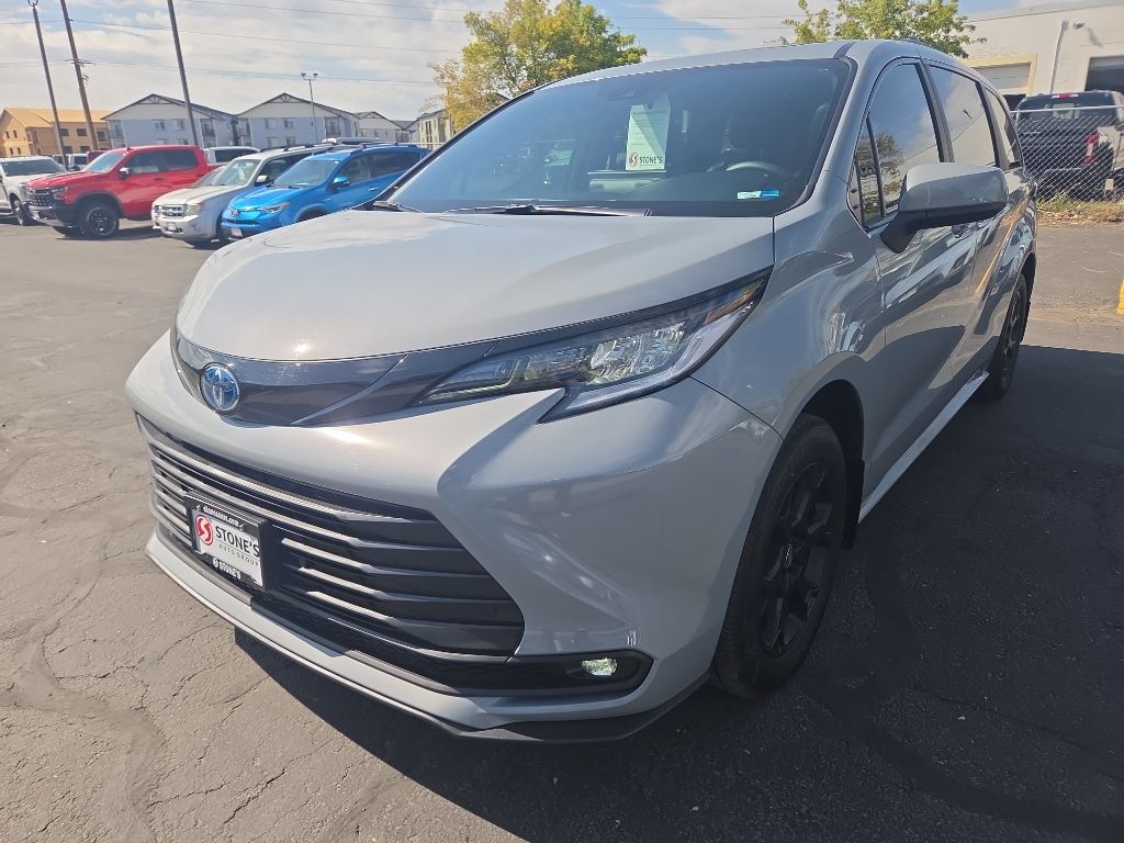 2025 Toyota Sienna Woodland Edition