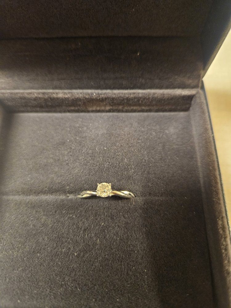 Agvana Solitaire Diamond Twist Ring in Original Box