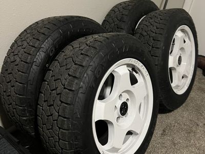 225/60R17 Toyo tires Like New And Wheels $400.00