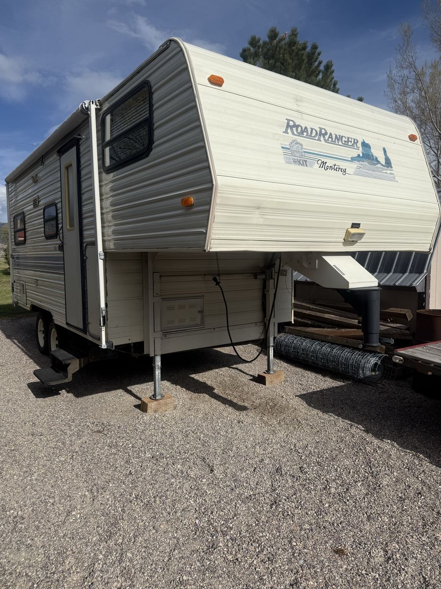 1994 Road Ranger camping trailer