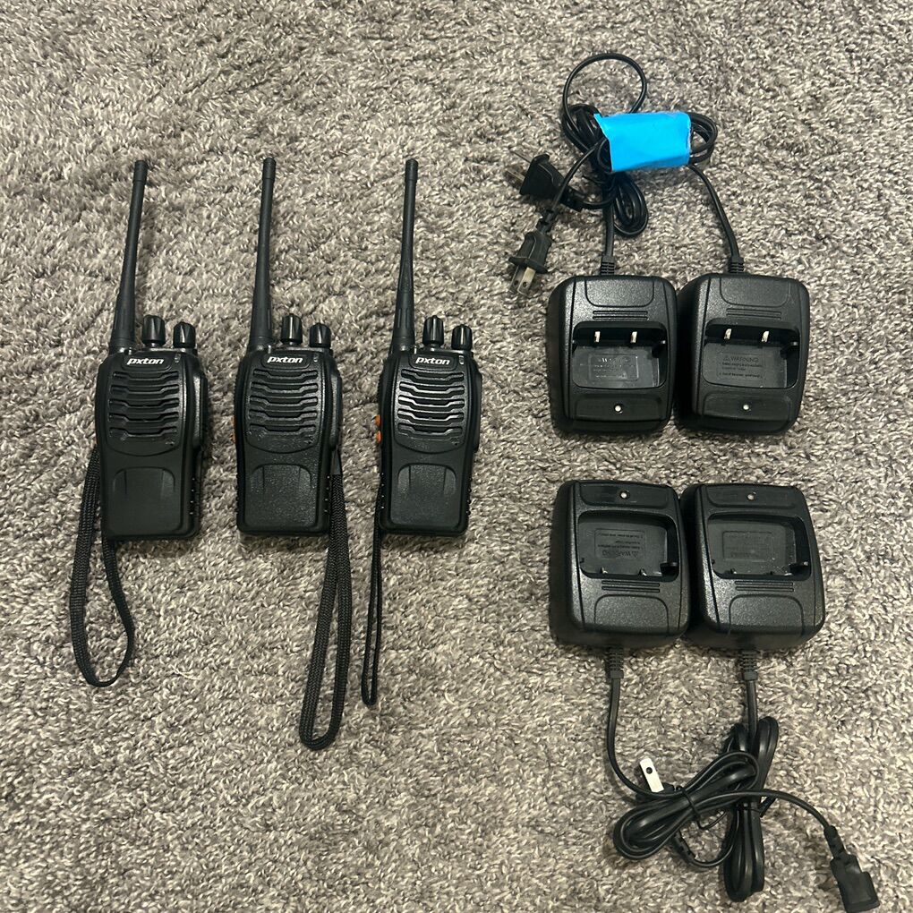 3 Walkie Talkies Woth 4 Charging Stations