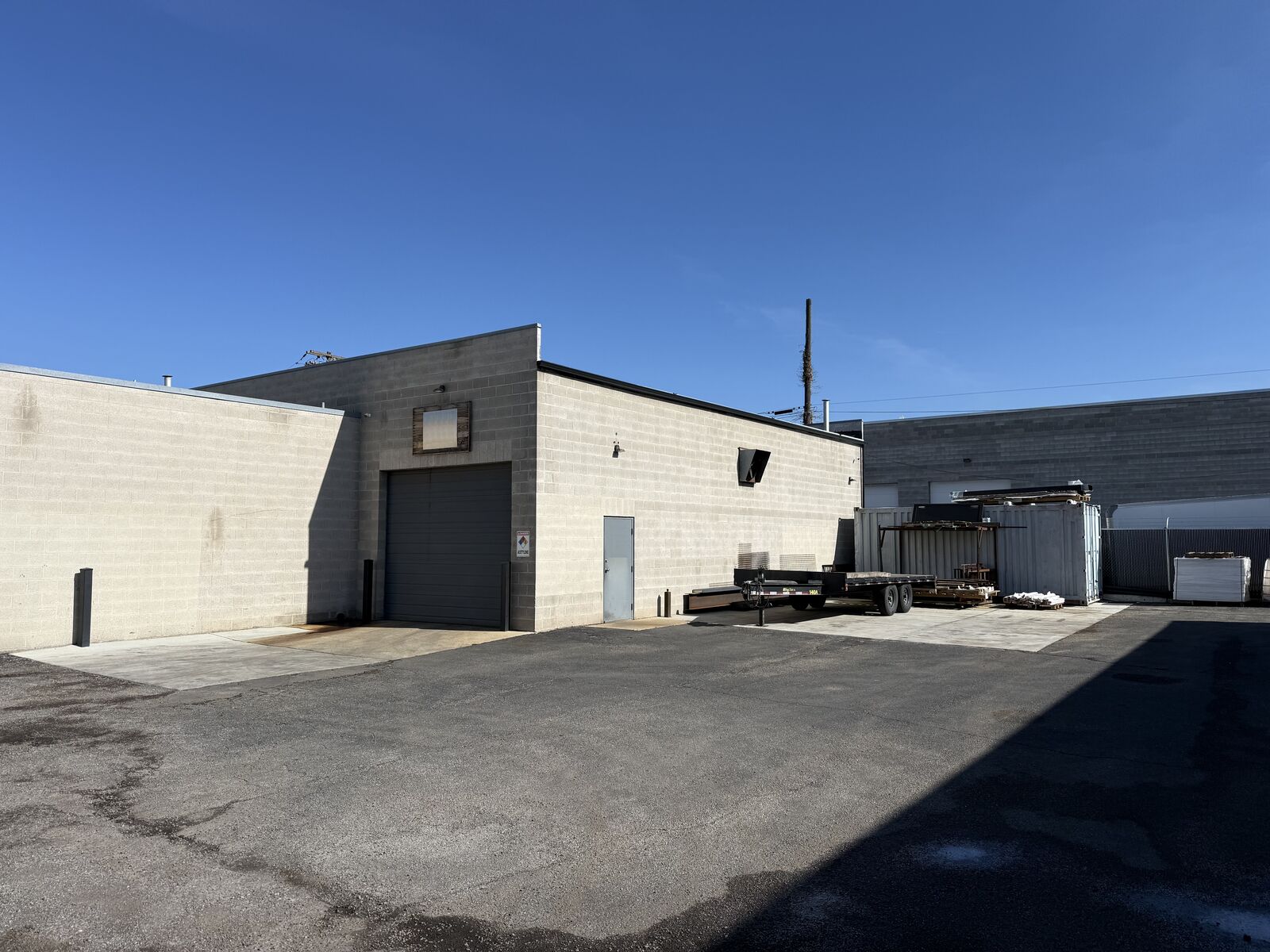 Warehouse/Shop w/ Parking Lot for Rent
