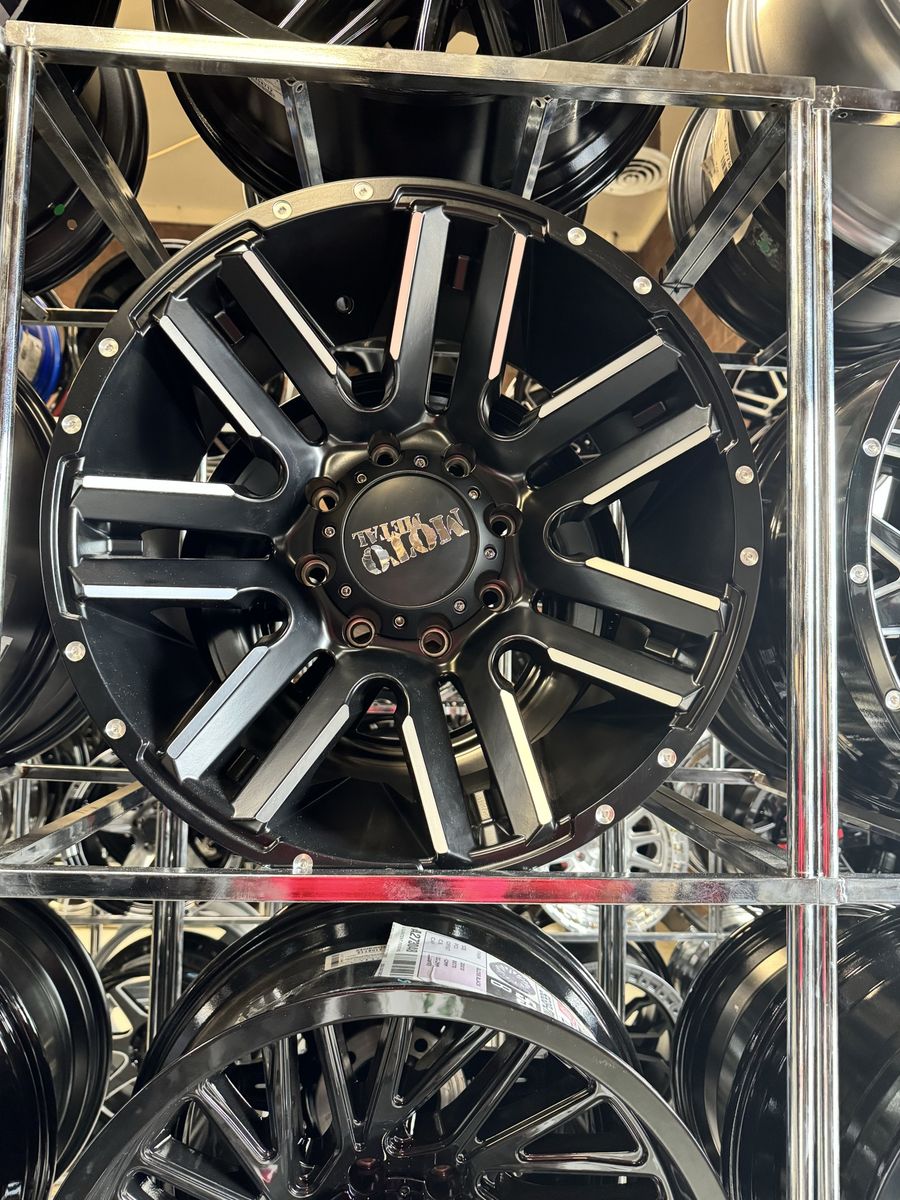 Moto Metal Silver Black Machined Wheel. 20x10. Brand new set of 4 wheels.