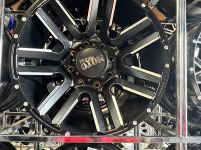 Moto Metal Silver Black Machined Wheel. 20x10. Brand new set of 4 wheels.