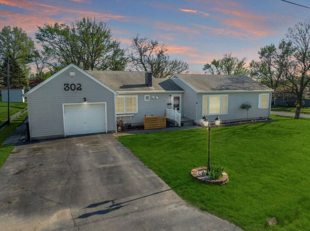 3 Bed/2 Bath home at 302 E Richardson Street, Gallatin, MO!