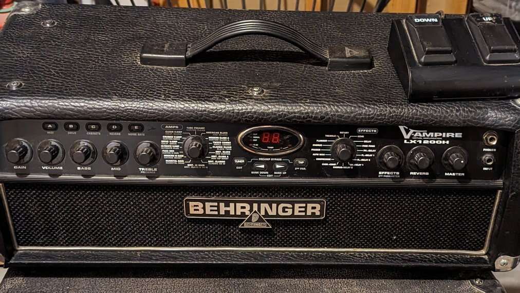 Behringer Vampire LX1200H Solid State Guitar Amp