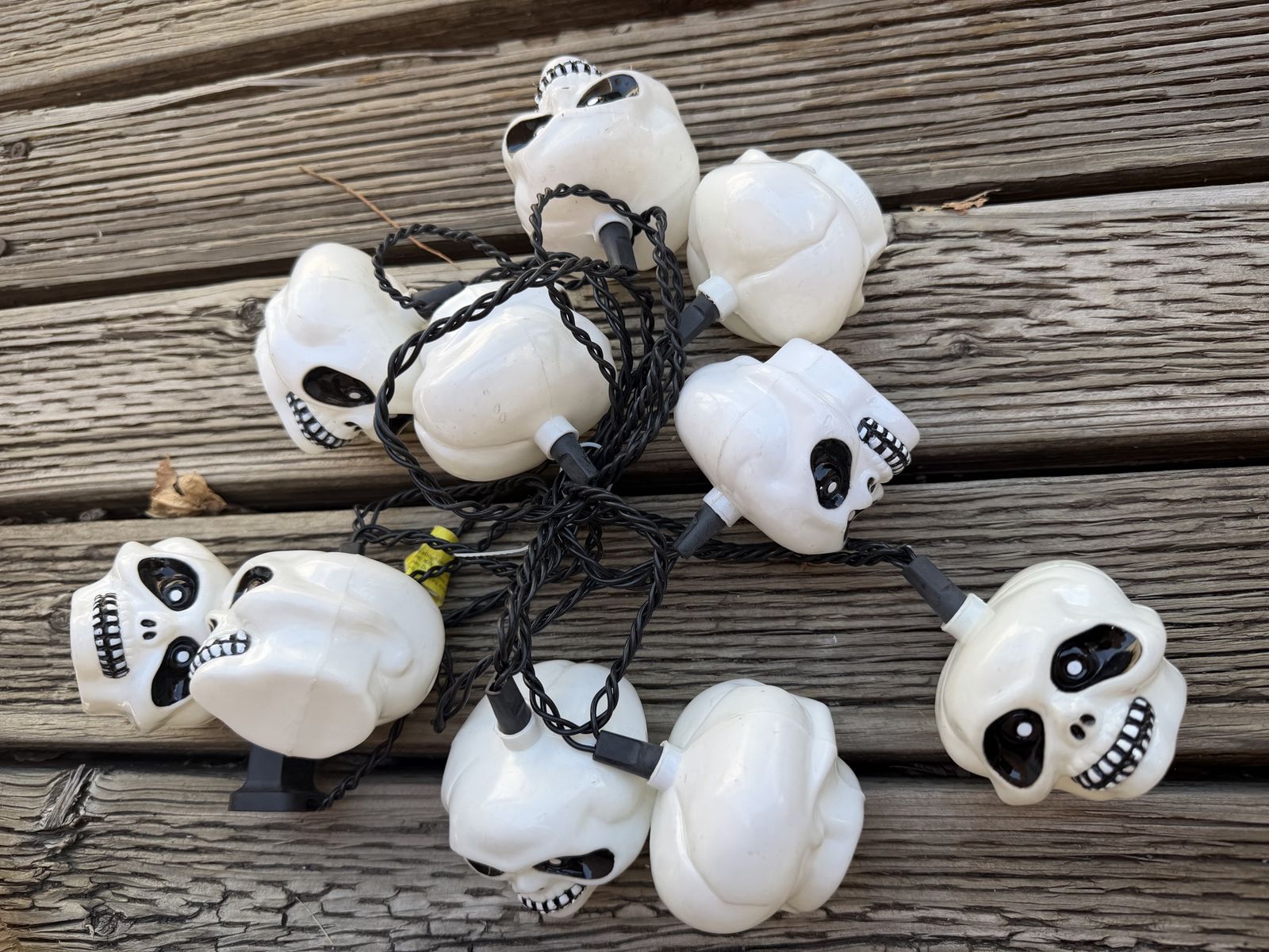 Halloween Skull String Lights - Spooky Decorative Illumination