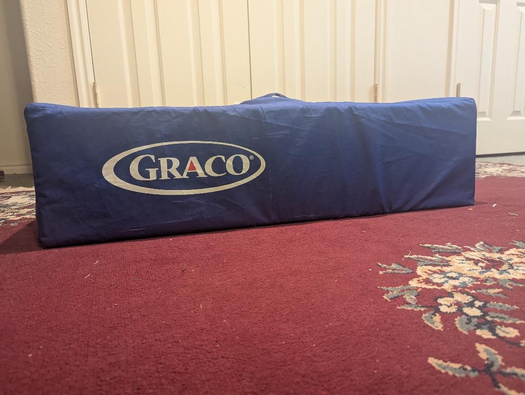Graco Pack 'n Play Playard with Bug/Butterfly Mat - Portable & Foldable Playpen