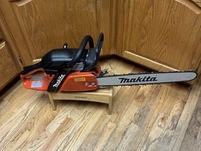 Mikita 18” Chain Saw EA6100P 61cc Professional