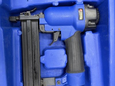 Campbell Hausfeld Brad Nailer 18-Gauge Pneumatic Nail Gun