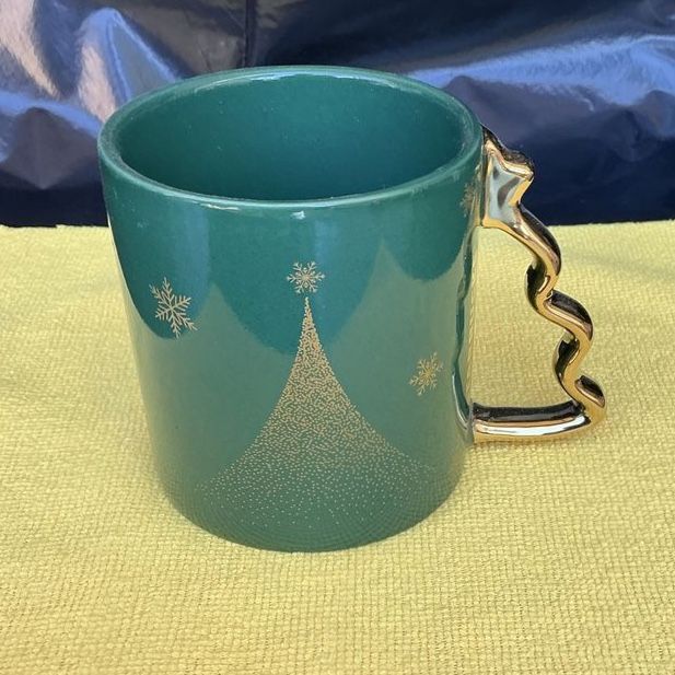 Starbucks 2025 Green Christmas Tree Mug 12 fl. oz. Gold Tree Handle