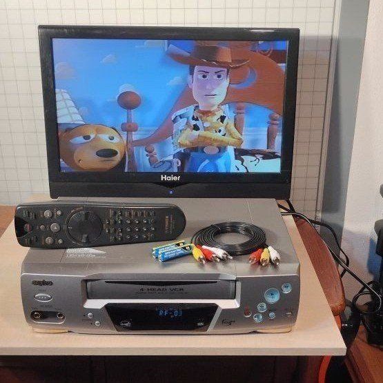 Retro Sanyo VCR VHS video cassette Player with Remote and AV Cables works great