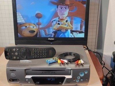 Retro Sanyo VCR VHS video cassette Player with Remote and AV Cables works great