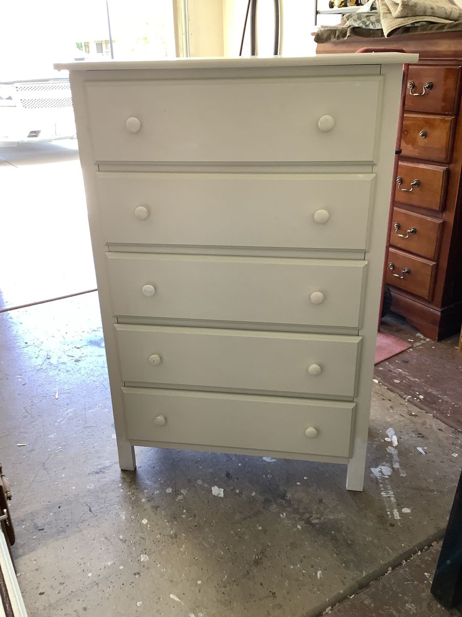 White 5 Drawer Dresser