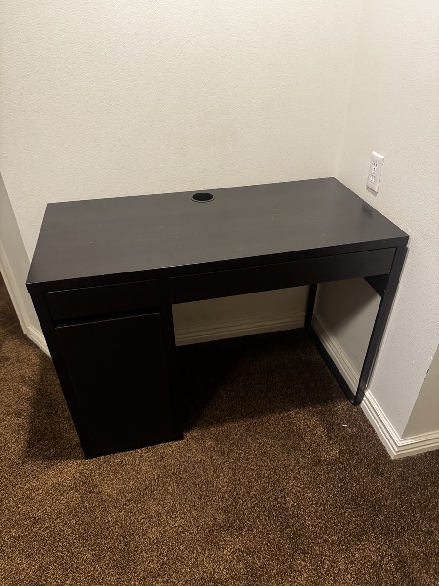 Small Desk for bedroom