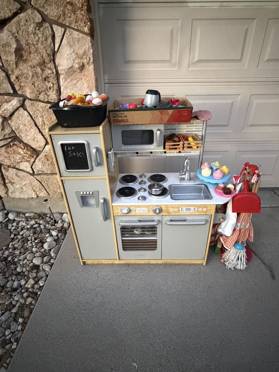 Play Kitchen and Accessories