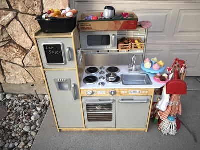 Play Kitchen and Accessories