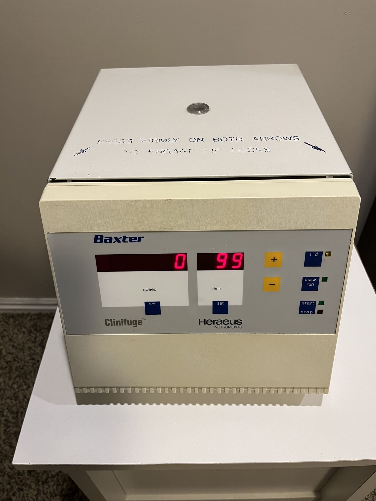 Centrifuge 12-Slot Full Tube Size 1,600 to 5,000 RPM Clinifuge