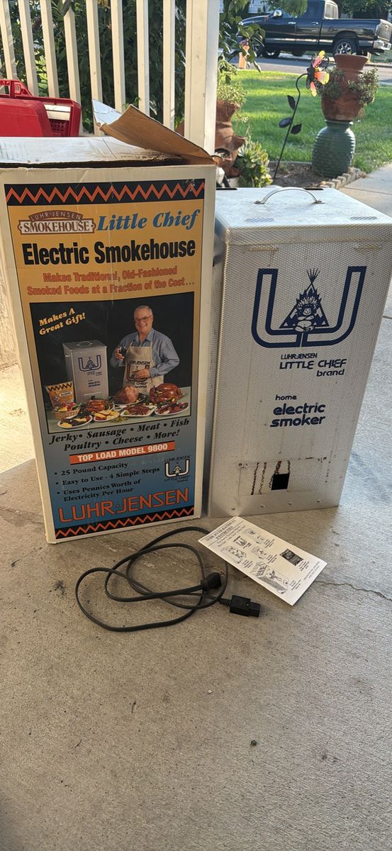 Lihr Jensen Little Chief Electric Smokehouse Smoker Top Load Model 9800 with 25lb Capacity