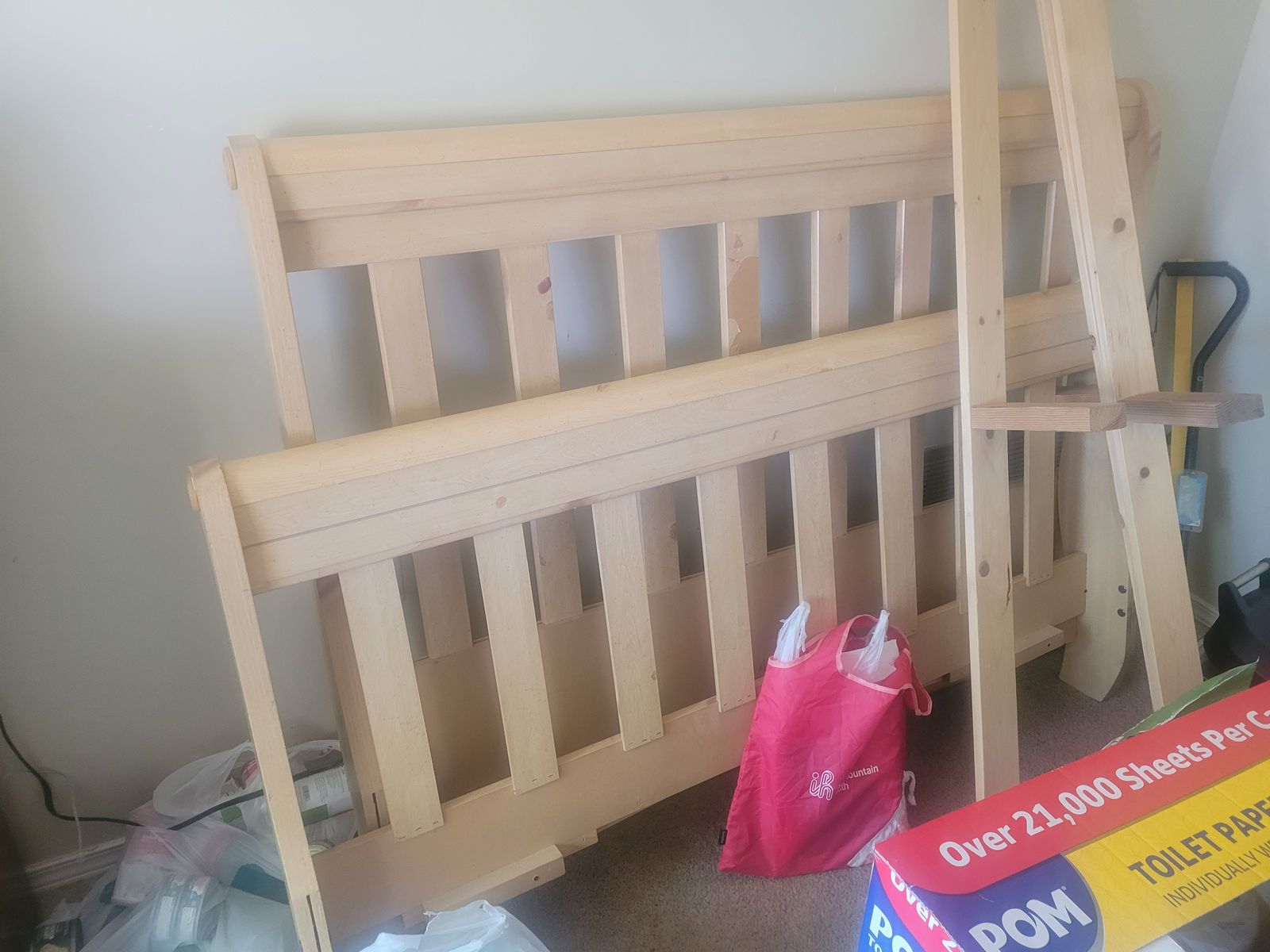 Queen bedframe