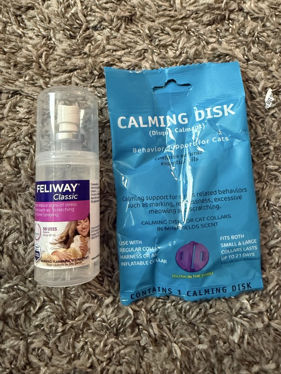 Feliway classic & calming disk helps reduce signs
