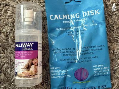 Feliway classic & calming disk helps reduce signs