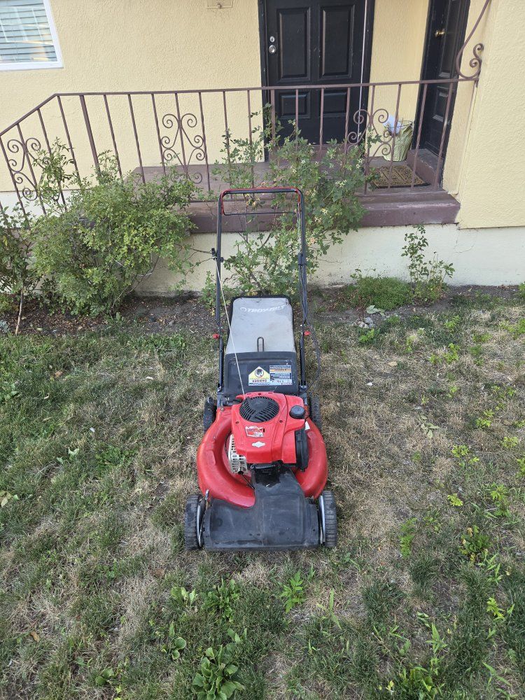Troy-Bilt Gas  self propelled Lawn Mower with Grass Bag