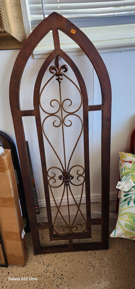 Rustic Wood & Wrought Iron Arch Wall Decor with Fleur-de-Lis Accent - Farmhouse/Gothic Style