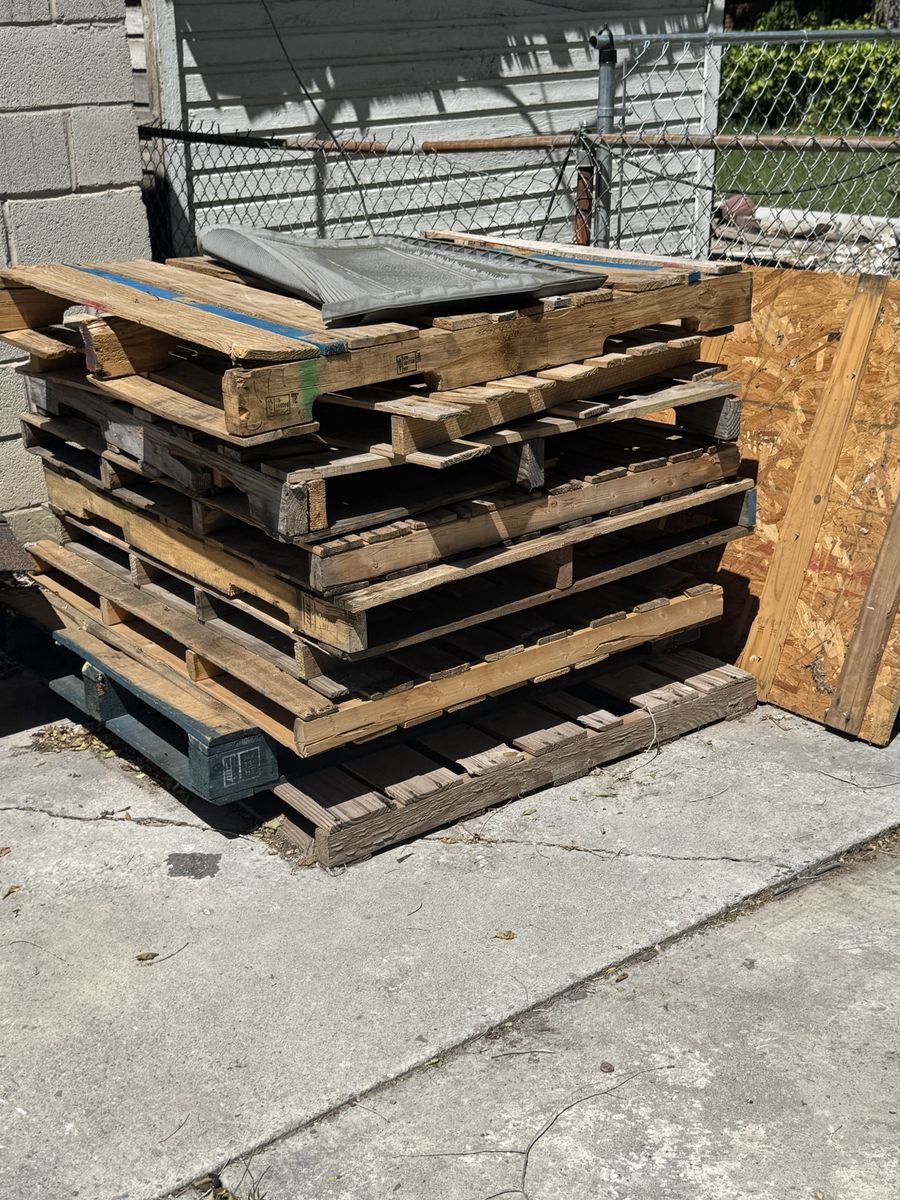 Free wood pallets!