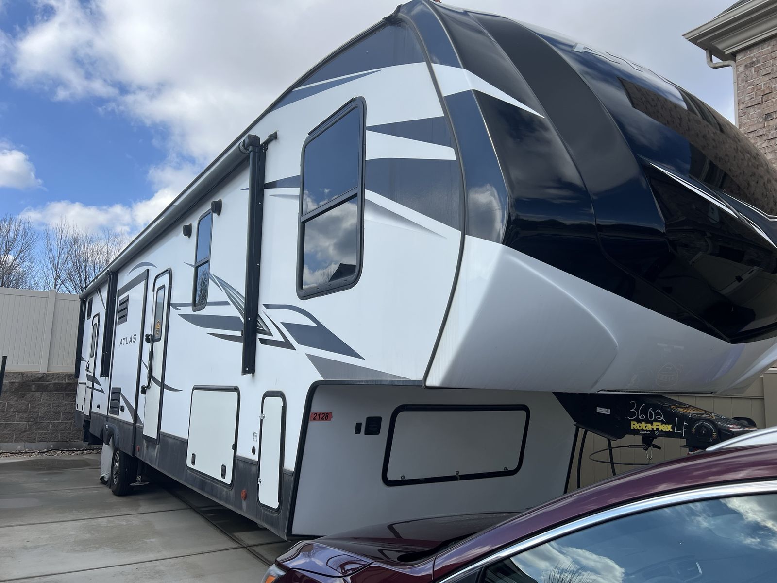 2021 Dutchman Atlas 5th Wheel