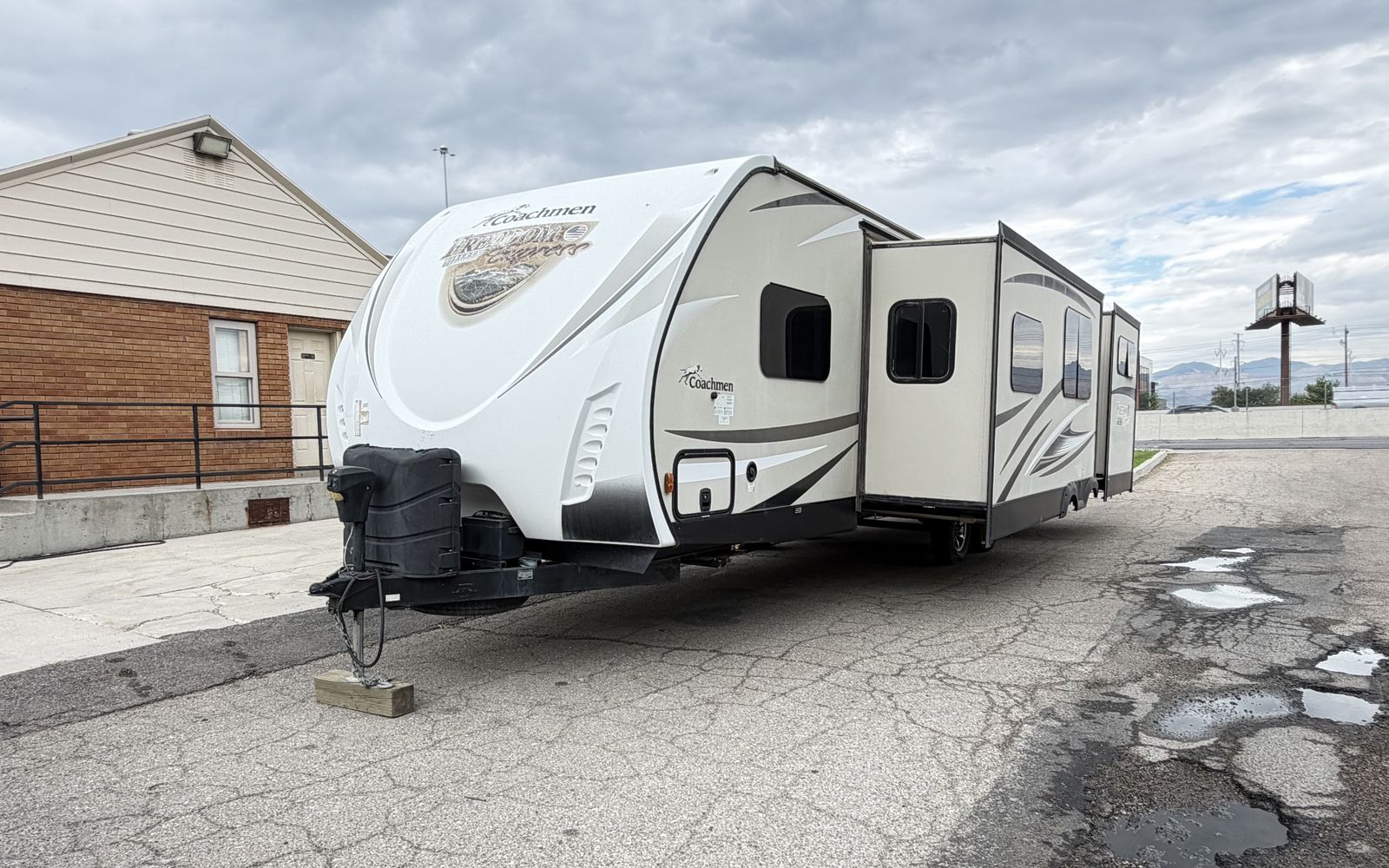 2017 Coachmen Freedom Express Liberty 310BHDS