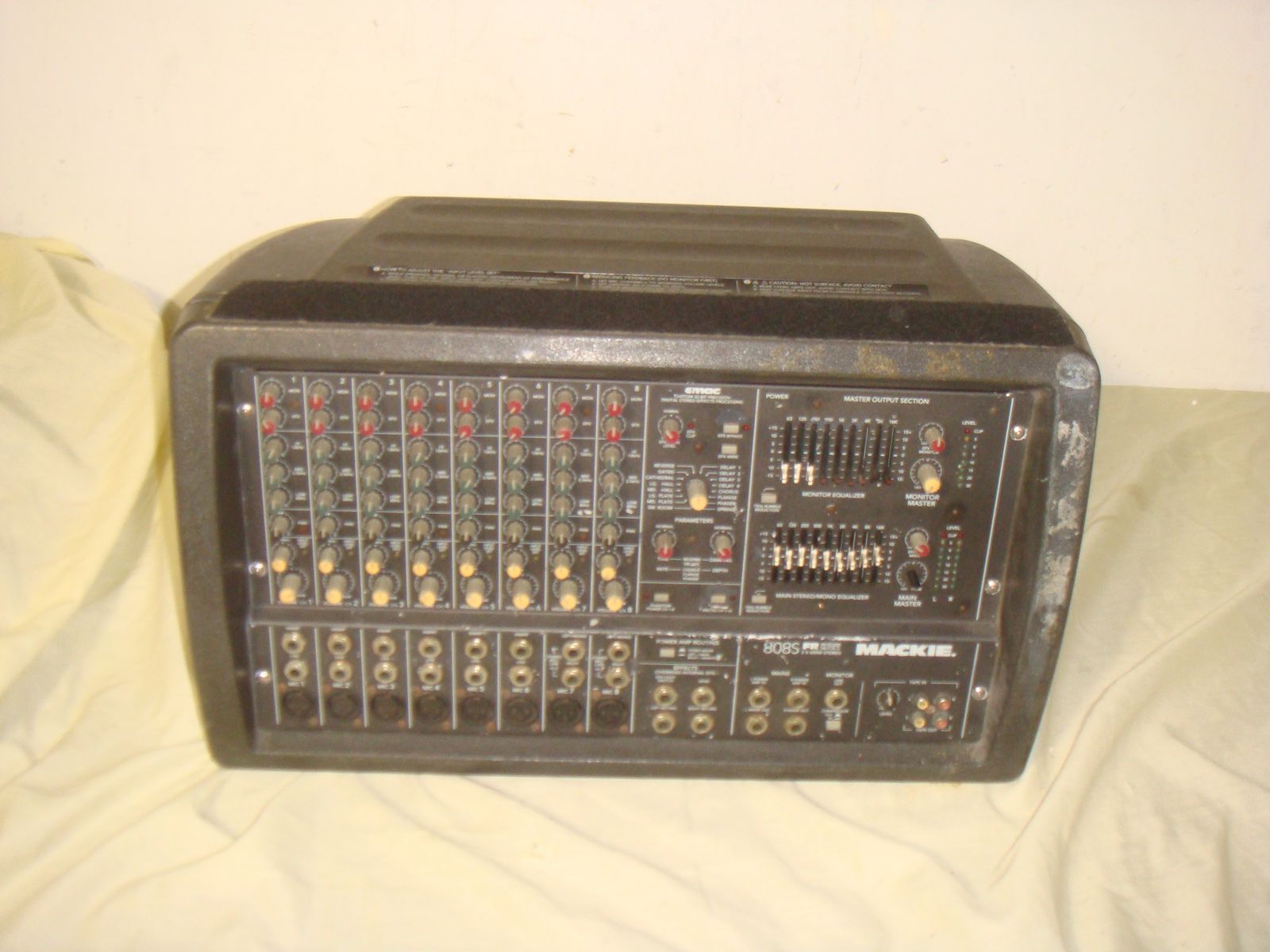 MACKIE 808S FR SERIES 2X600 WATT POWERED PA MIXER