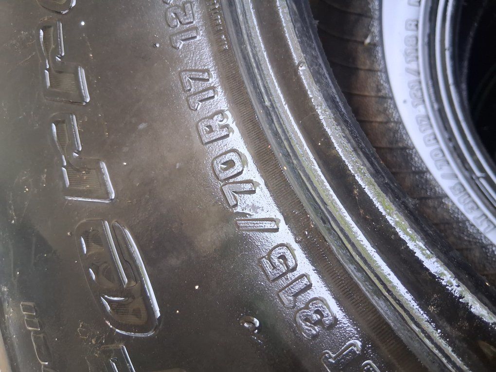 tires (4) 315/70 r17  121/118r