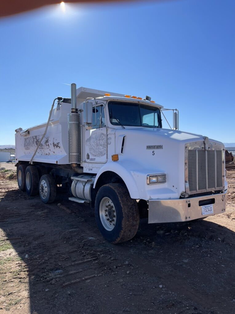Kenworth T800 W/ Rock Bed!